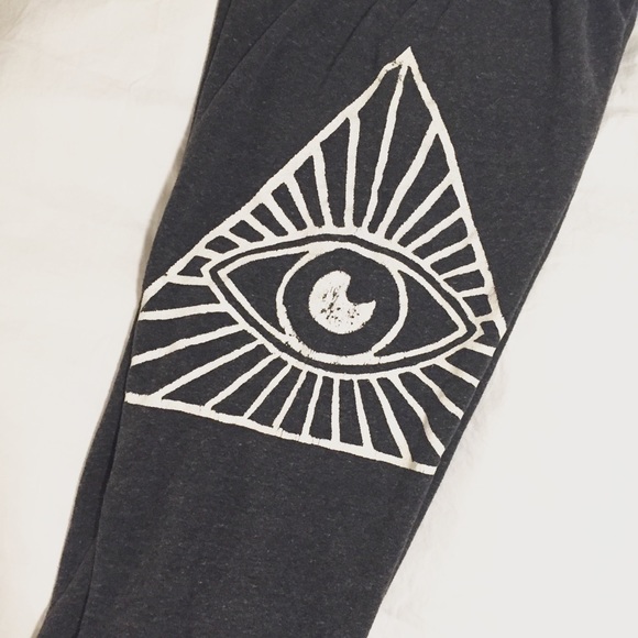 Triangle Design Grey Sweats - Picture 3 of 4